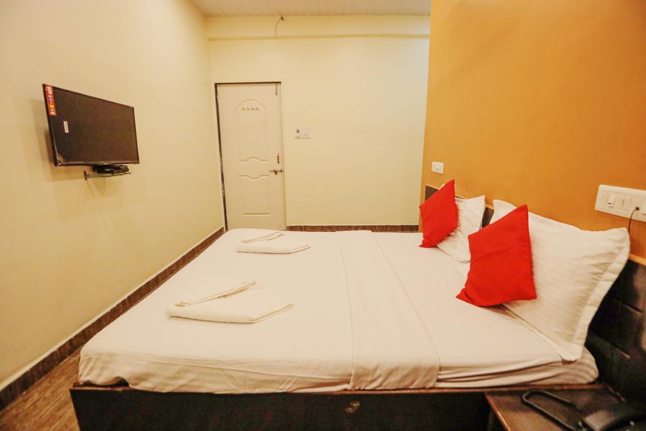 Hotel Sai Niwas Лонавала Екстериор снимка