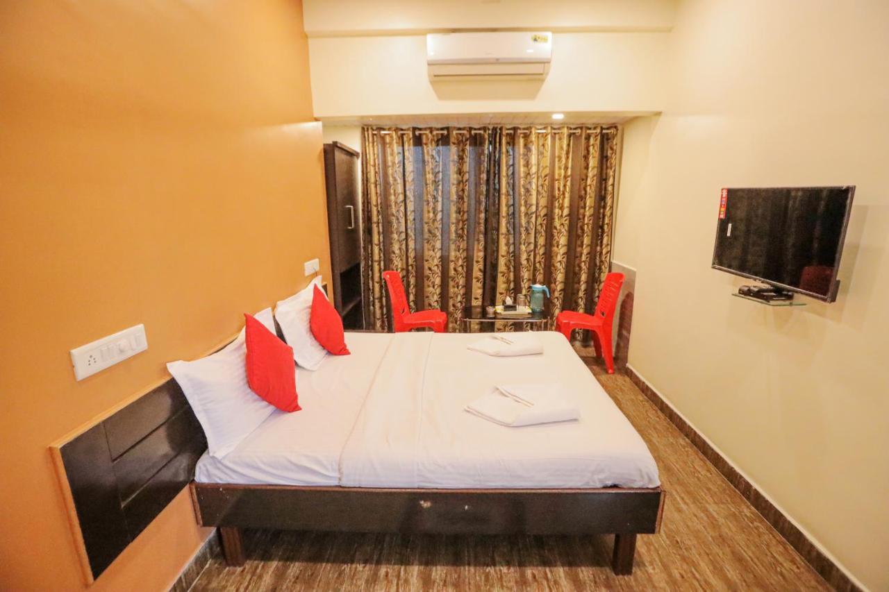 Hotel Sai Niwas Лонавала Екстериор снимка